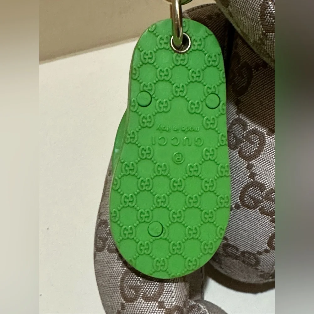 Gucci Kiwi Flip Flop Bag Charm/Keychain - Picture 2 of 8
